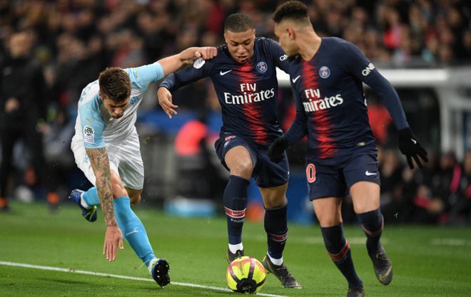 欧冠半场：阿纳别科夫屡送神扑，凯拉特0-0奥林匹亚科斯（欧冠半场：阿纳别科夫高接低挡，凯拉特与奥林匹亚科斯互交白卷）