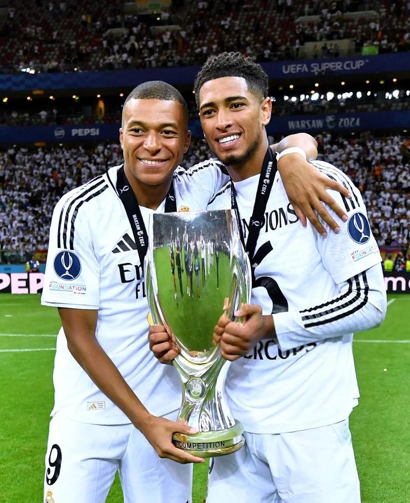 意媒：米兰希望魔笛能帮助推动卢宁加盟，皇马估价2500万欧