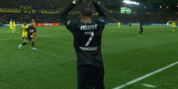 二娃回家了！穆勒现身拜仁主场，观战球队对阵美因茨（二娃归来！穆勒现身安联观战拜仁对阵美因茨）